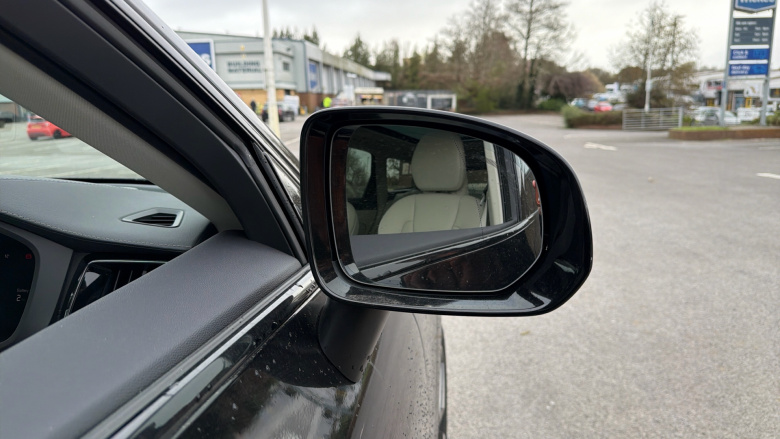 Volvo XC60 2.0 T8 [455] RC PHEV Ultimate Dark 5dr AWD Gtron Estate